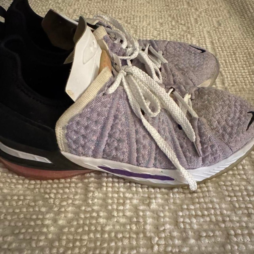 Nike LeBron 18 Psychic Purple Basketball Shoes CW2760-500 Mens 6.5 / 6.5Y